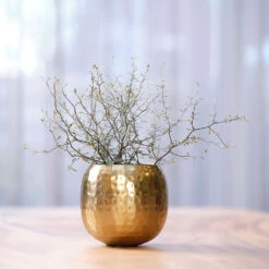 Kody Metal Plant Pots - Set Of 3 - Large - Gold -Indoor Plants Store Kody Metal Plant Pots Set of 2 Small Gold Lifestyle 04 e647ea7b a884 491e bb70 0036300f239e
